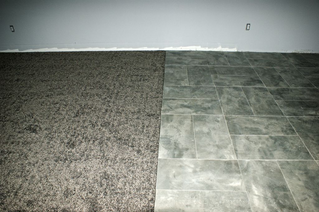 Bonus Room carpet and tile (close up)